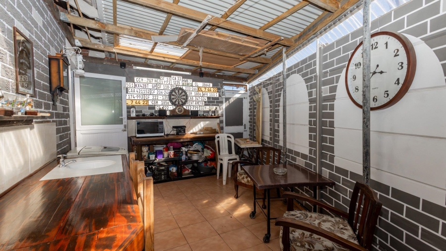 5 Bedroom Property for Sale in Avondale Western Cape